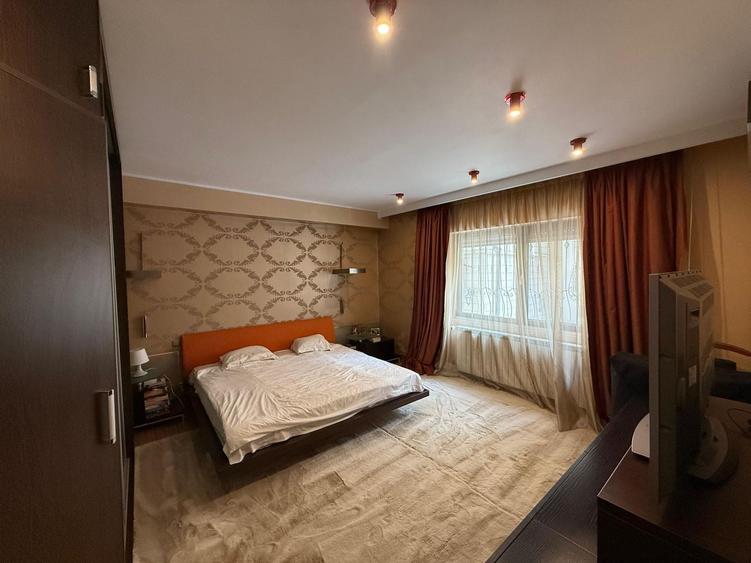 Apartament cu 4 camere în P-ța Romană