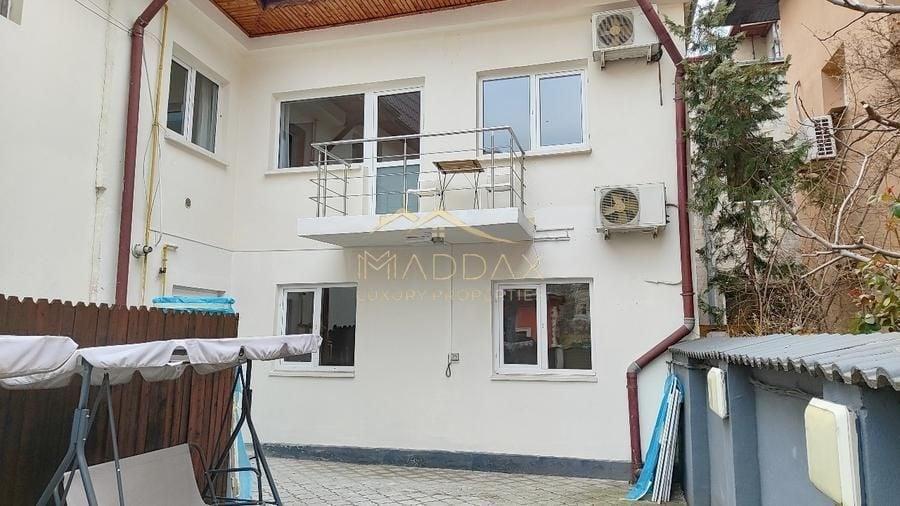 Casă individuală cu 6 camere cu Canalizare în Decebal