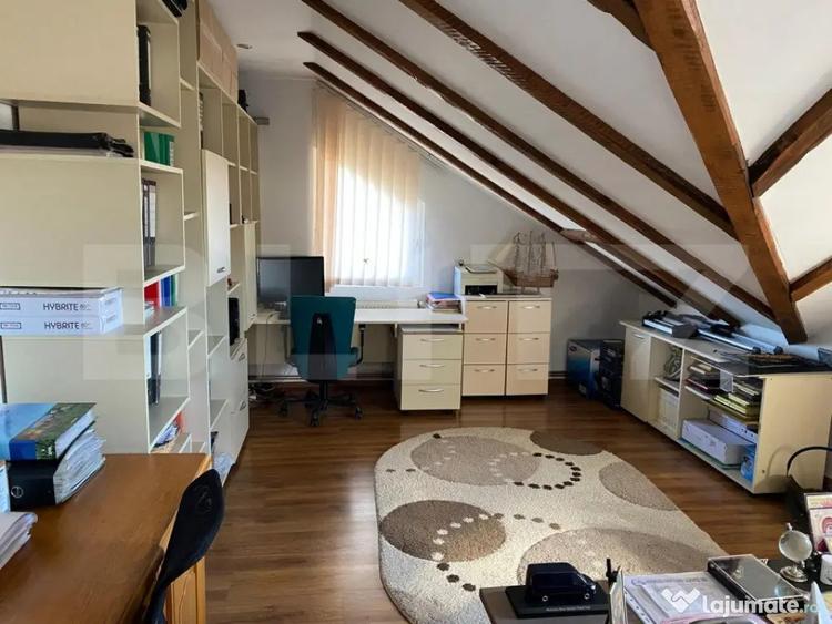 Casă cu 7 camere cu Teren 587 Mp în Valea