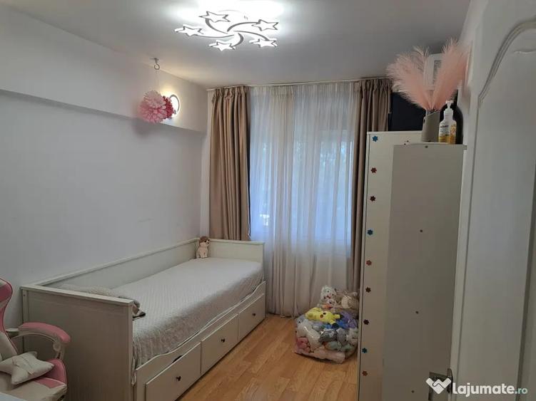 Apartament cu 4 camere decomandat în Central