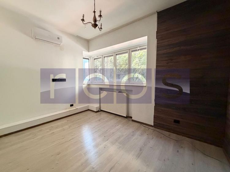 Apartament cu 7 camere decomandat, mobilat în P-ța Rosetti