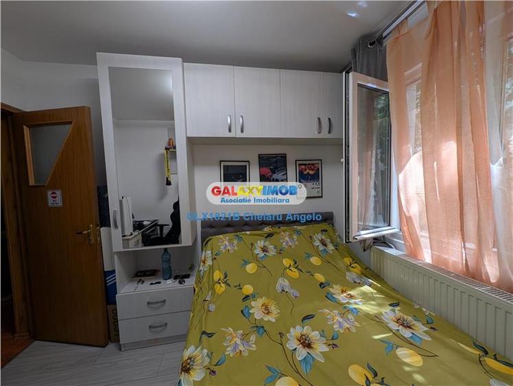 Apartament cu 3 camere semidecomandat în Berceni