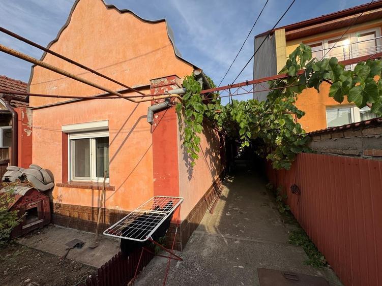 Casă individuală cu 5 camere cu Canalizare în Fratelia