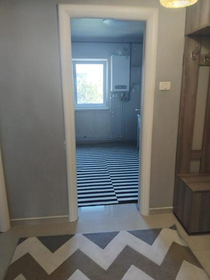 Apartament cu 3 camere decomandat, mobilat în Casa de Cultură