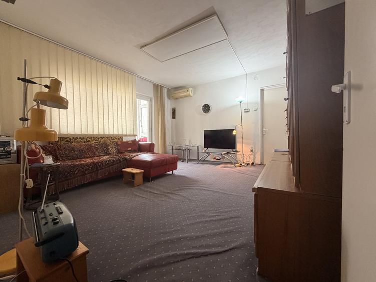 Apartament cu 3 camere decomandat, mobilat în Soarelui