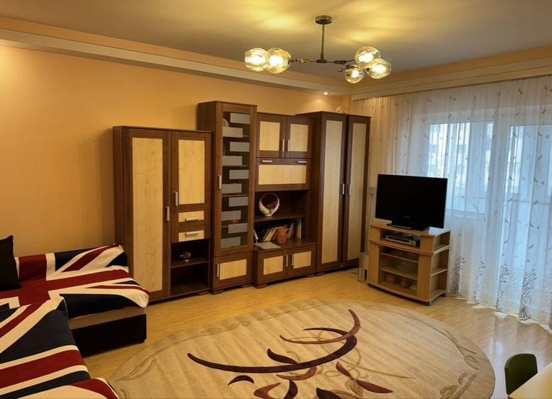 Apartament cu 3 camere decomandat în Micro 20