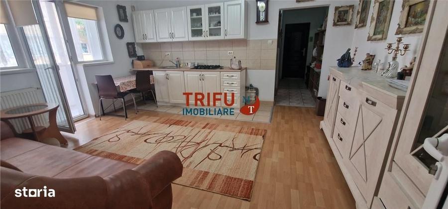 Apartament cu 3 camere semidecomandat în Cetate