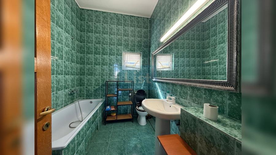 Apartament cu 5 camere semidecomandat în Andrei Mureșanu
