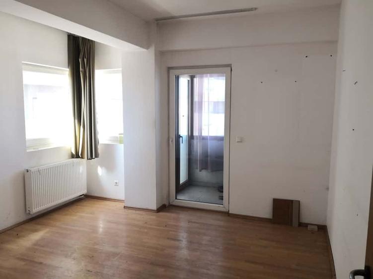 Apartament cu 2 camere semidecomandat în Independenței