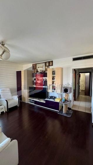 Apartament cu 3 camere decomandat în Tineretului