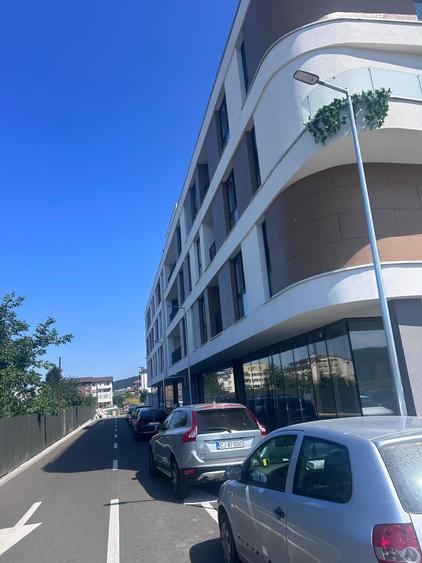 Spațiu comercial, de 70 mp, în Florești