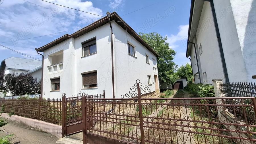 Casă cu 6 camere cu Teren 495 Mp în Central