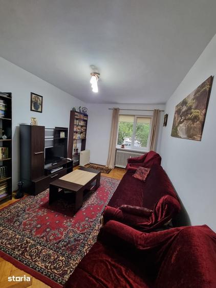 Apartament cu 3 camere decomandat în Titan