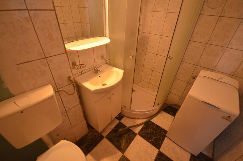 Apartament cu 3 camere semidecomandat în P-ța Muncii