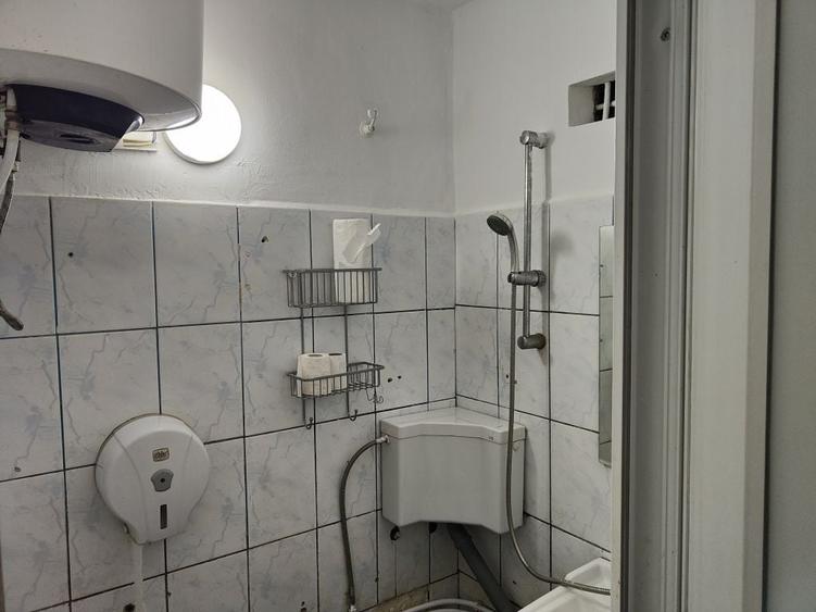 Garsonieră decomandată în Central