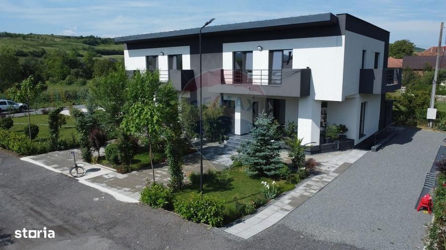 Casă cu 4 camere în Mera