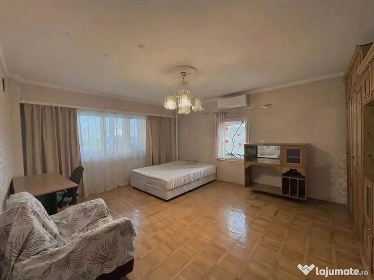 Garsonieră decomandată în Splaiul Unirii