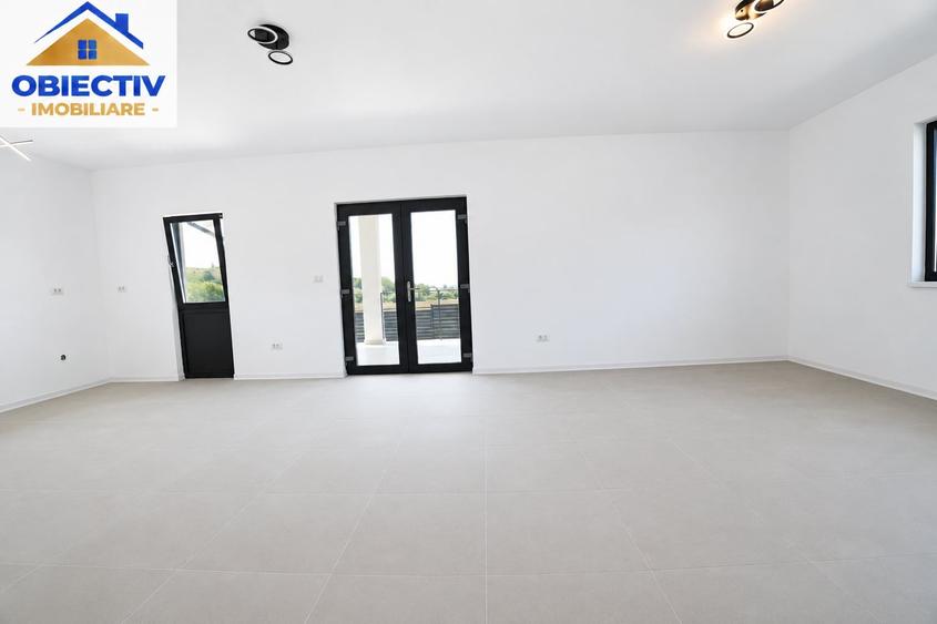 Casă individuală cu 4 camere cu Teren 500 Mp în Est