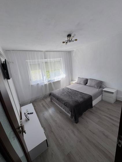 Apartament cu 3 camere decomandat în 1 Mai