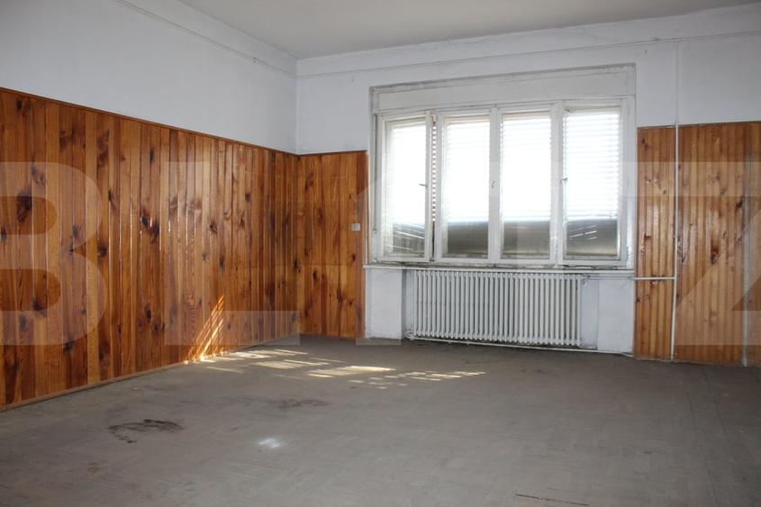 Birou, de 1,557 mp, în Central