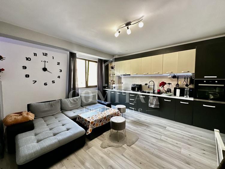 Apartament cu 3 camere semidecomandat, mobilat în Florești
