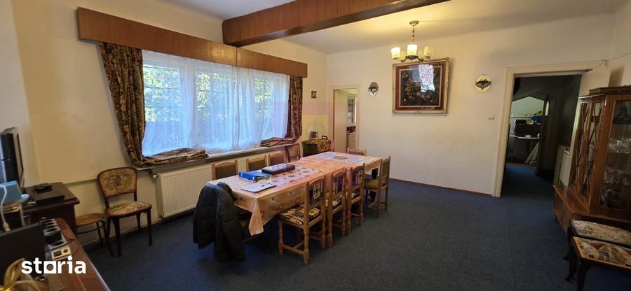 Casă cu 8 camere cu Teren 518 Mp în Central