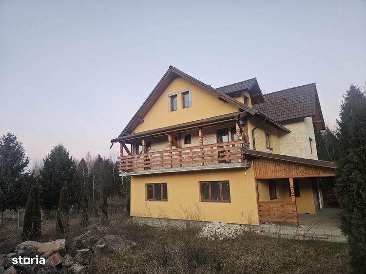 Casă cu 4 camere în Sâmbăta de Sus