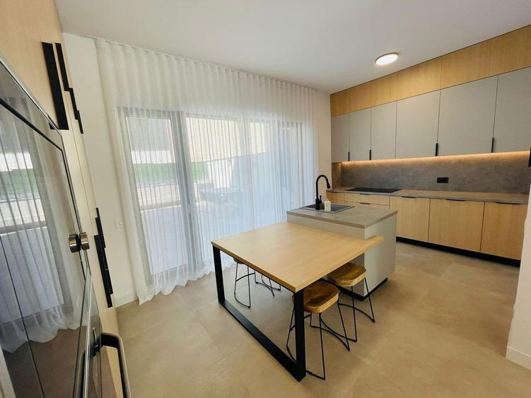 Duplex cu 6 camere cu Canalizare în Pipera