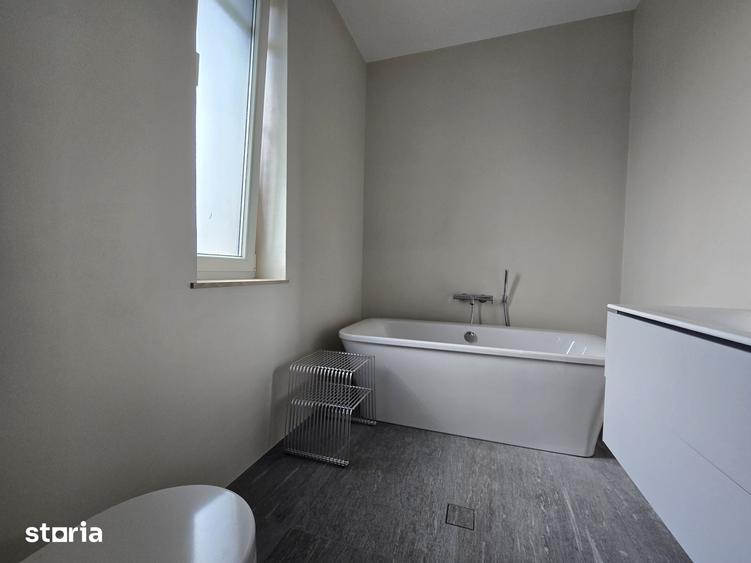 Casă cu 5 camere cu Teren 800 Mp în Nord