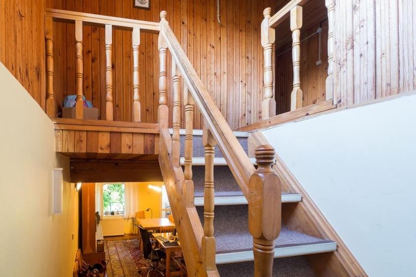 Casă cu 5 camere cu Teren 850 Mp în Pruni