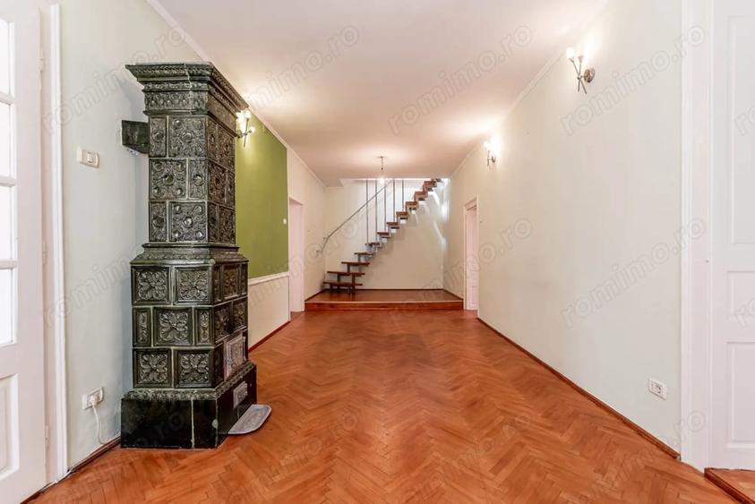 Casă cu 5 camere cu Teren 421 Mp în Funcționarilor