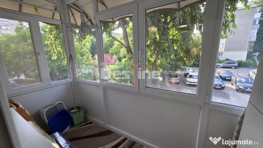 Apartament cu 3 camere decomandat, mobilat în Cornitoiu