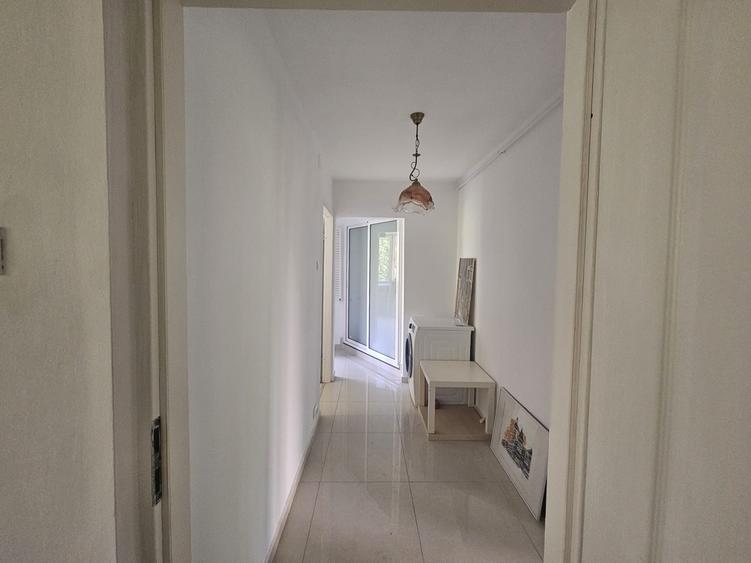 Apartament cu 4 camere decomandat în Berceni
