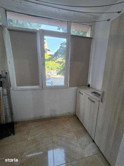 Apartament cu 3 camere decomandat în Titan
