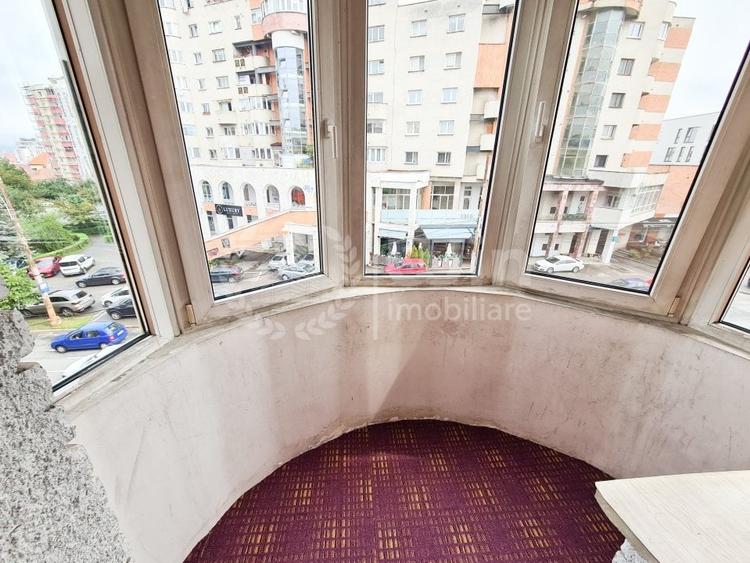 Apartament cu 4 camere decomandat, mobilat în Central