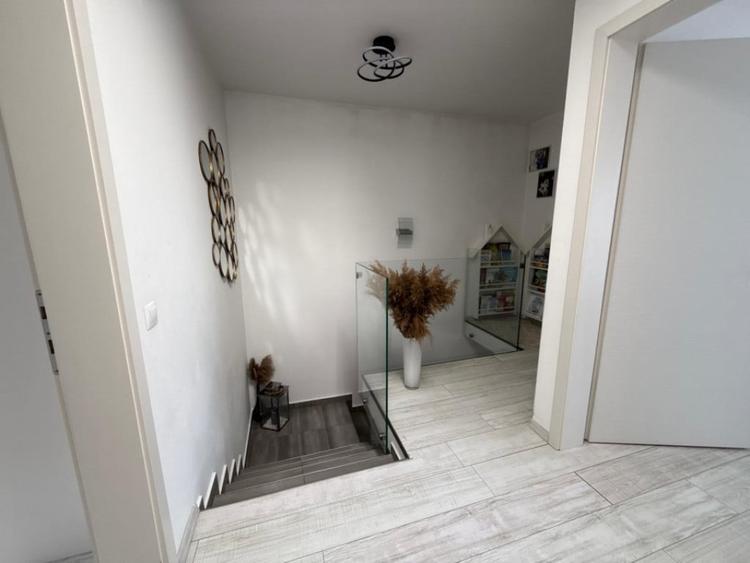 Casă cu 4 camere cu Teren 365 Mp în Florești