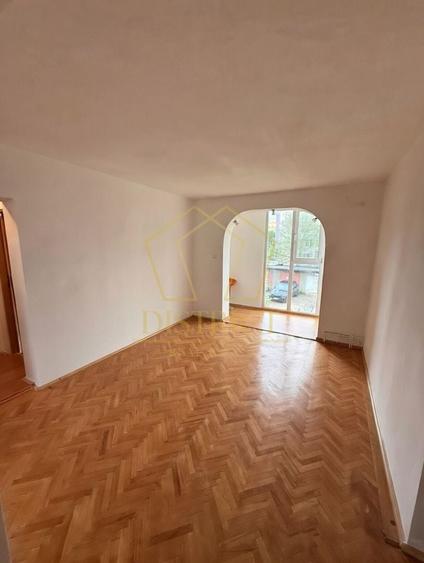 Apartament cu 2 camere semidecomandat, mobilat în Central