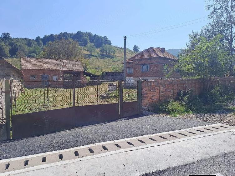 Casă cu Teren 6000 Mp în Central