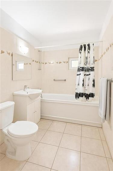 Apartament cu 4 camere decomandat în Nufărul