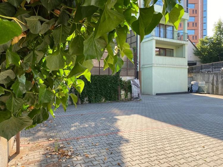 Birou, de 22 mp, în Central
