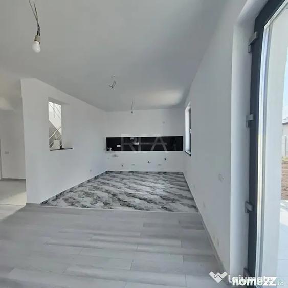 Casă cu 5 camere cu Teren 400 Mp în Domnești