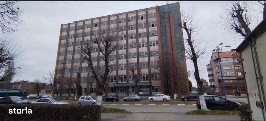Spațiu comercial, de 6,000 mp, în Central