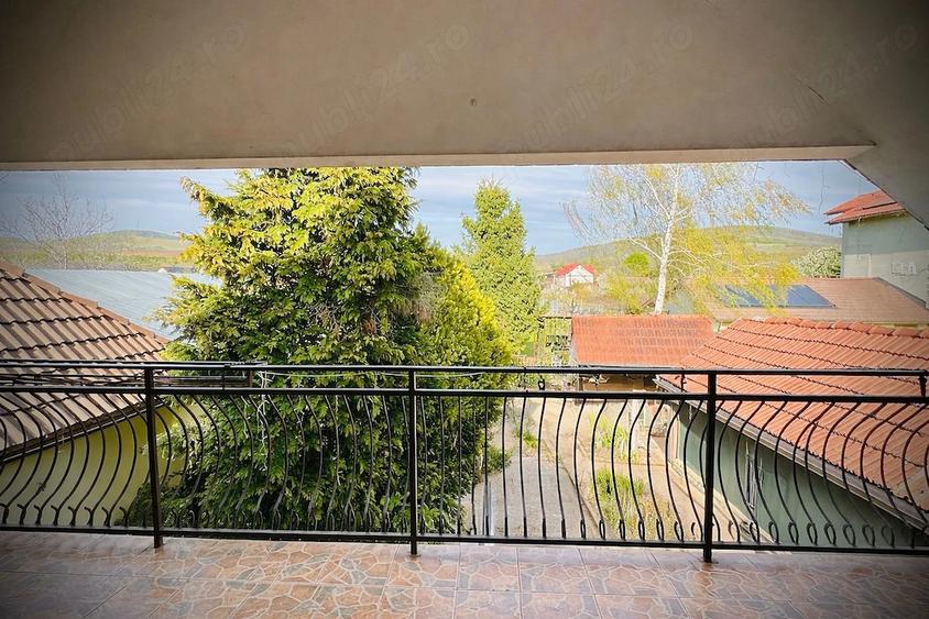 Casă cu 5 camere cu Teren 890 Mp în Miniș