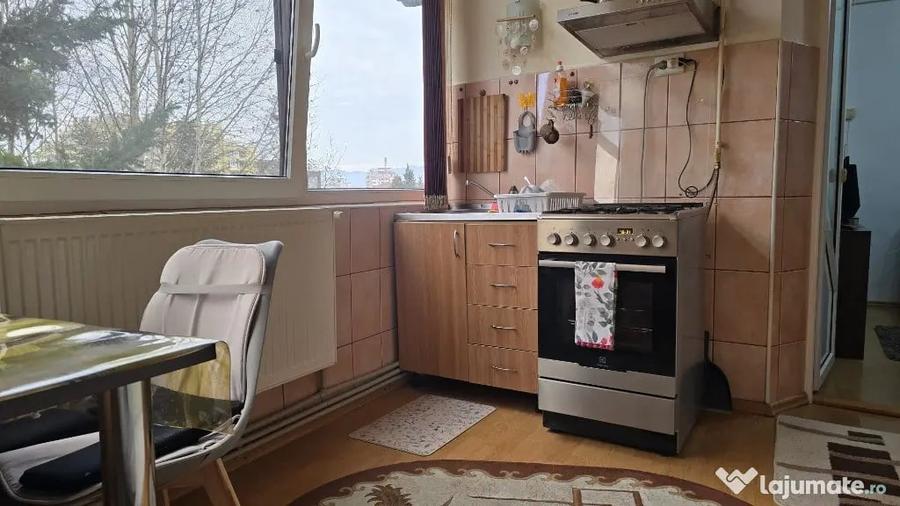 Apartament cu 3 camere decomandat în Decebal