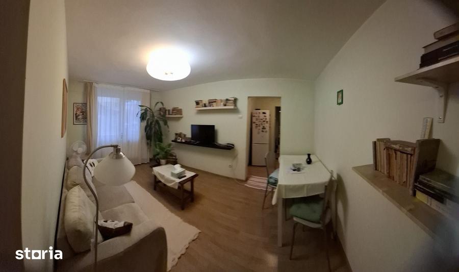 Apartament cu 3 camere în Intim