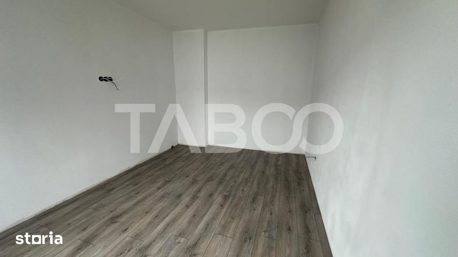 Apartament cu 3 camere decomandat în Turnișor