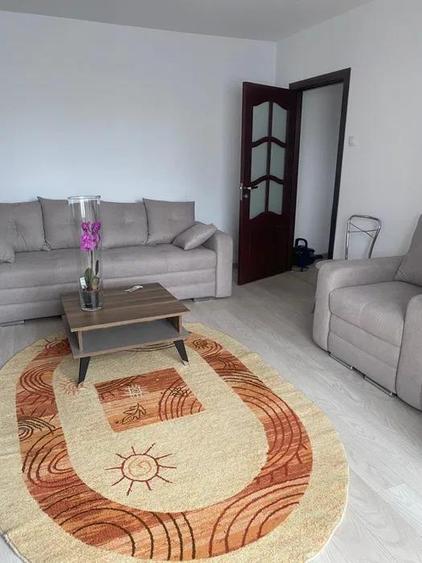 Apartament cu 2 camere decomandat, mobilat în Podul de Fier