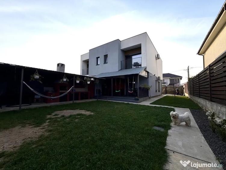 Casă cu 3 camere cu Teren 370 Mp în Dumbrăvița