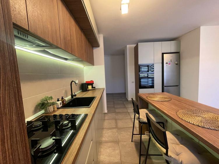 Apartament cu 3 camere semidecomandat în Dobroești — fotografia 3