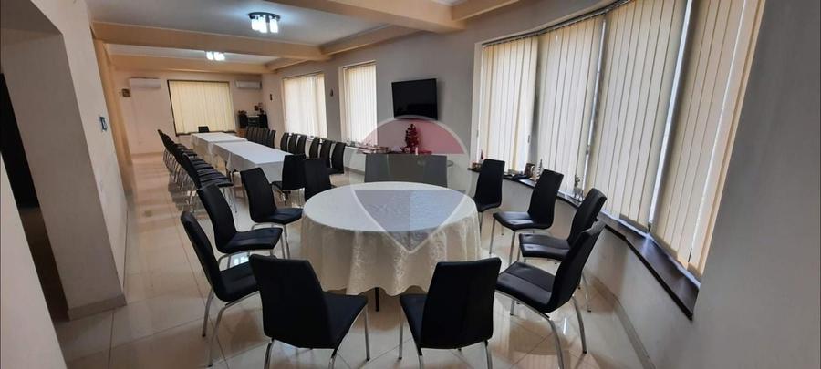 Casă individuală cu 12 camere cu Piscina în Fundeni